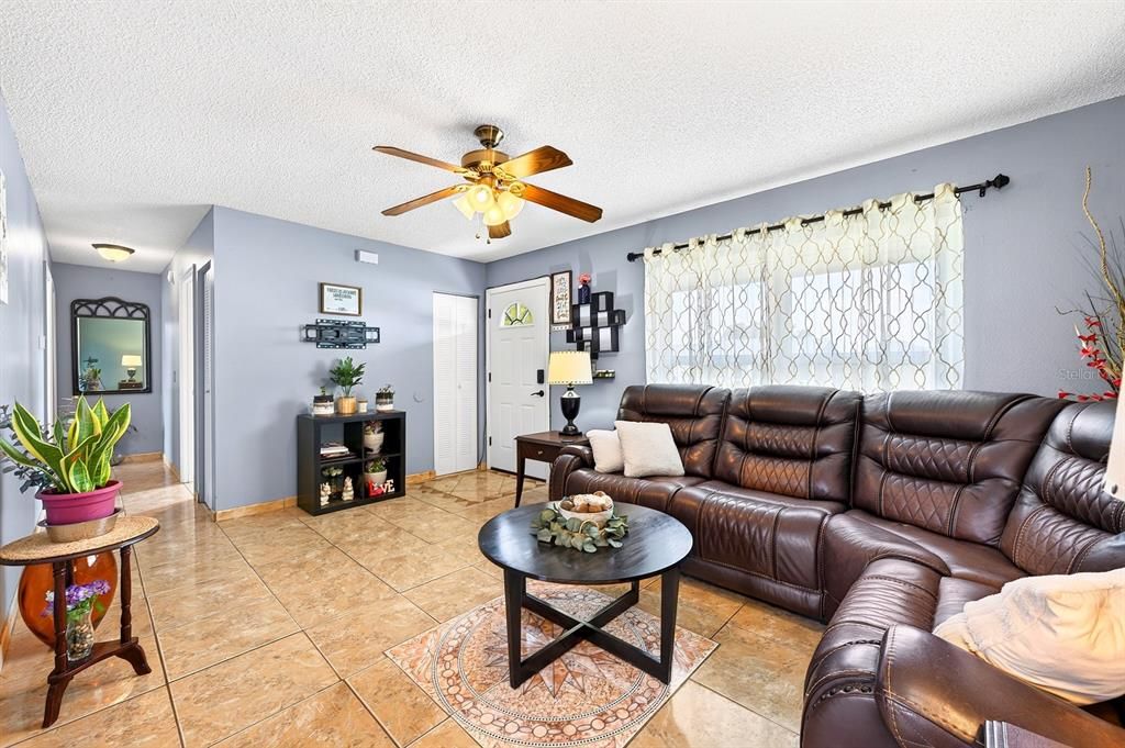 Activo con contrato: $270,000 (2 camas, 1 baños, 1000 Pies cuadrados)