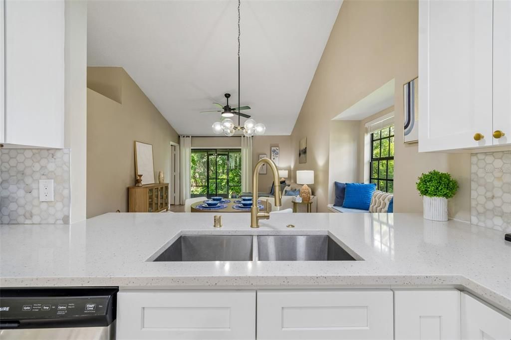 For Sale: $229,900 (2 beds, 2 baths, 1020 Square Feet)
