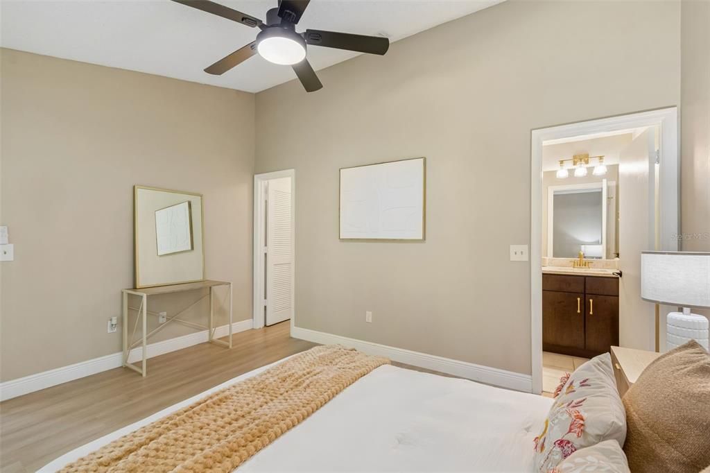 For Sale: $229,900 (2 beds, 2 baths, 1020 Square Feet)