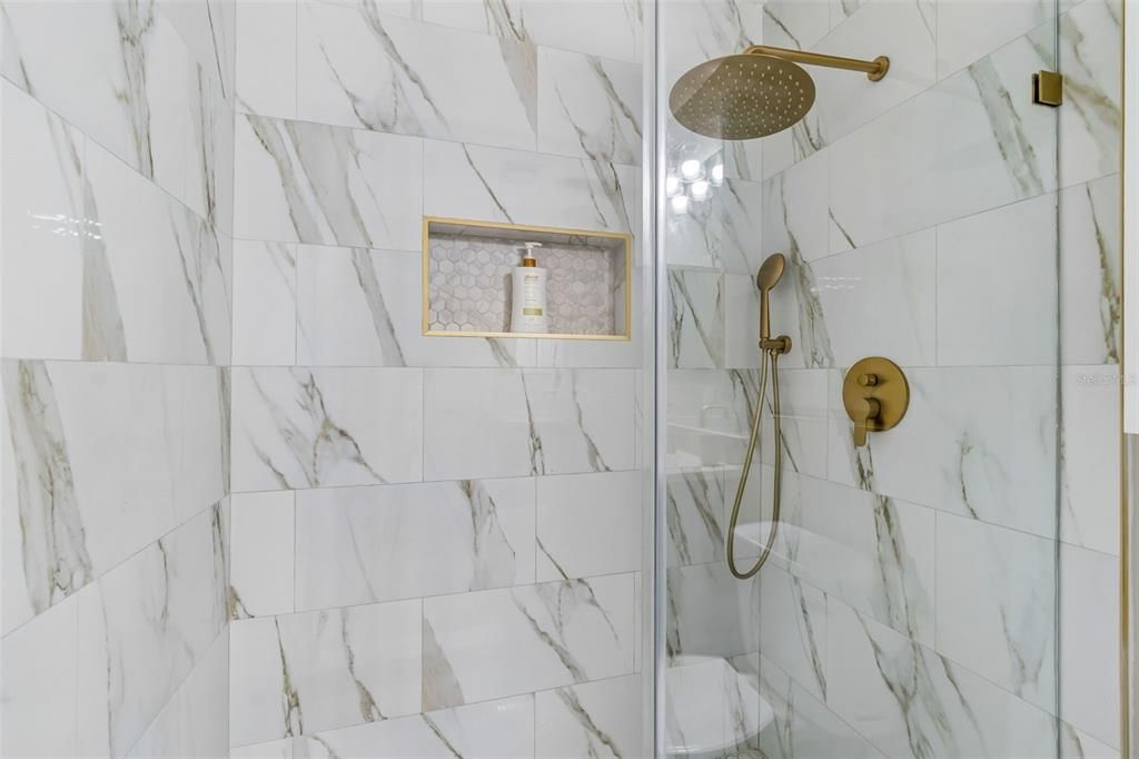 For Sale: $229,900 (2 beds, 2 baths, 1020 Square Feet)