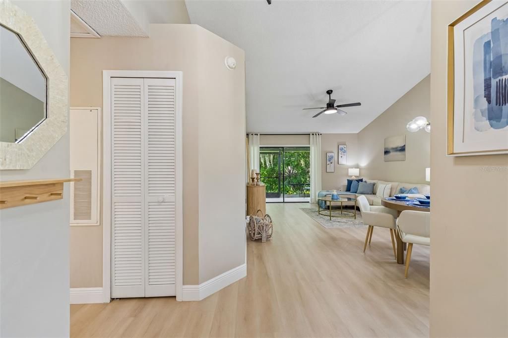 For Sale: $229,900 (2 beds, 2 baths, 1020 Square Feet)