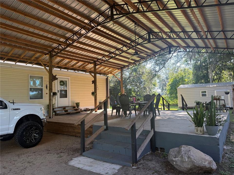 For Sale: $429,900 (2 beds, 2 baths, 1118 Square Feet)