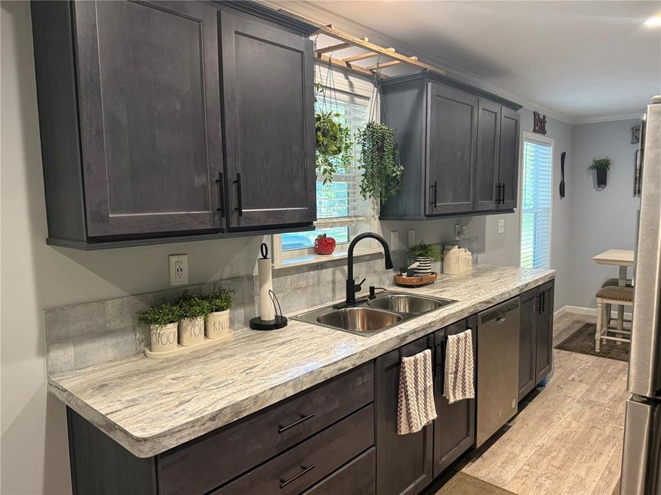 For Sale: $429,900 (2 beds, 2 baths, 1118 Square Feet)