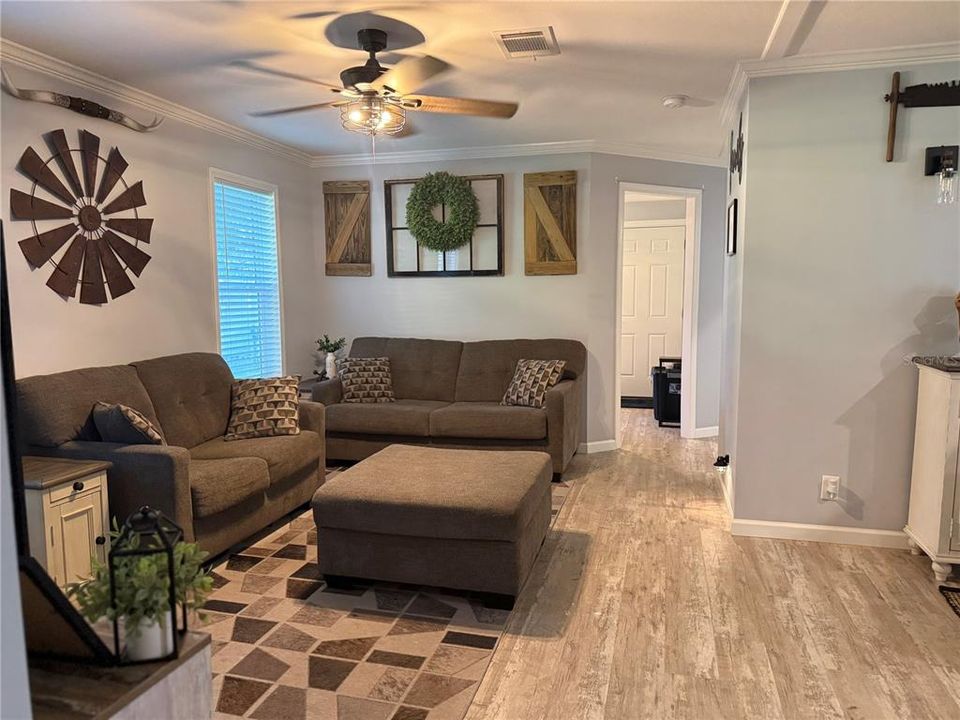 For Sale: $429,900 (2 beds, 2 baths, 1118 Square Feet)