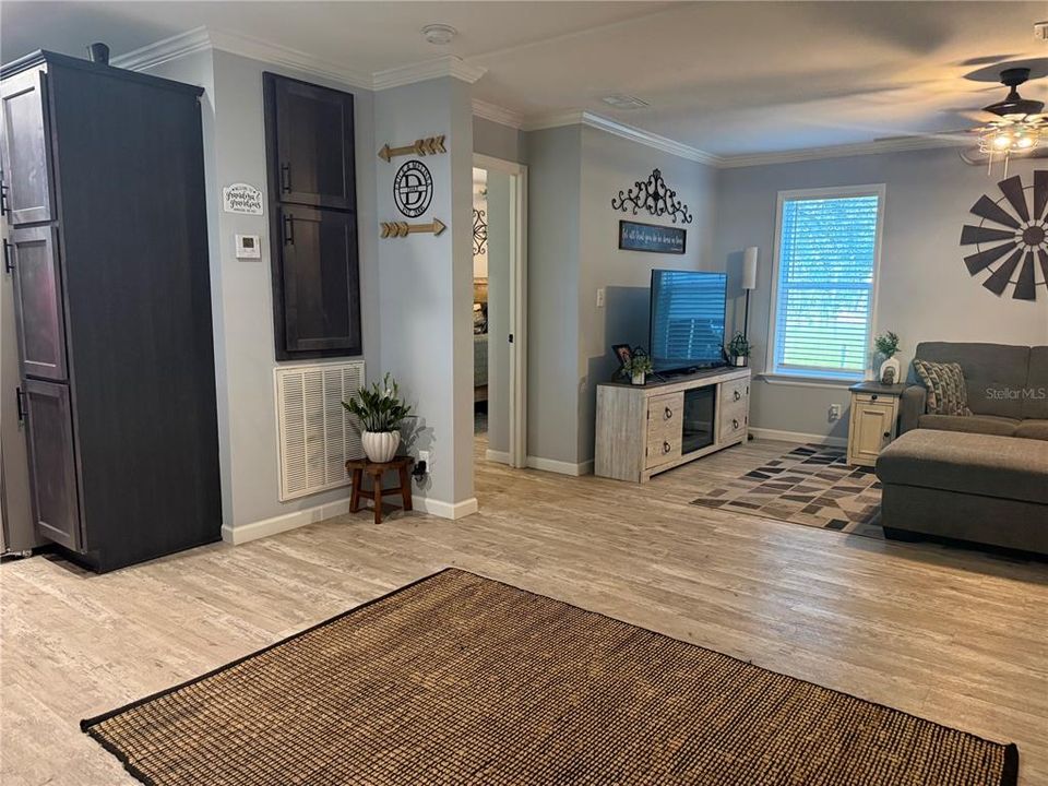 For Sale: $429,900 (2 beds, 2 baths, 1118 Square Feet)