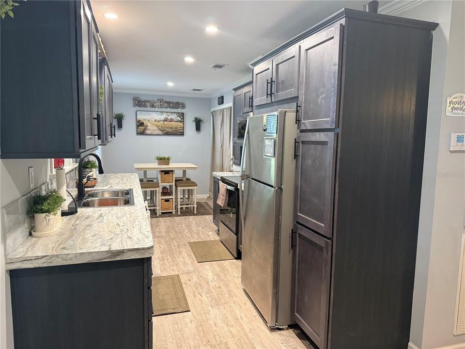 For Sale: $429,900 (2 beds, 2 baths, 1118 Square Feet)