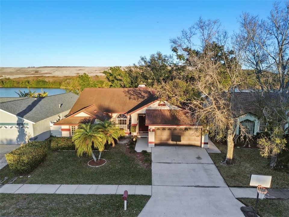 For Rent: $3,695 (3 beds, 2 baths, 1903 Square Feet)