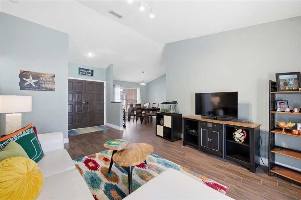 En Venta: $585,000 (4 camas, 3 baños, 1970 Pies cuadrados)