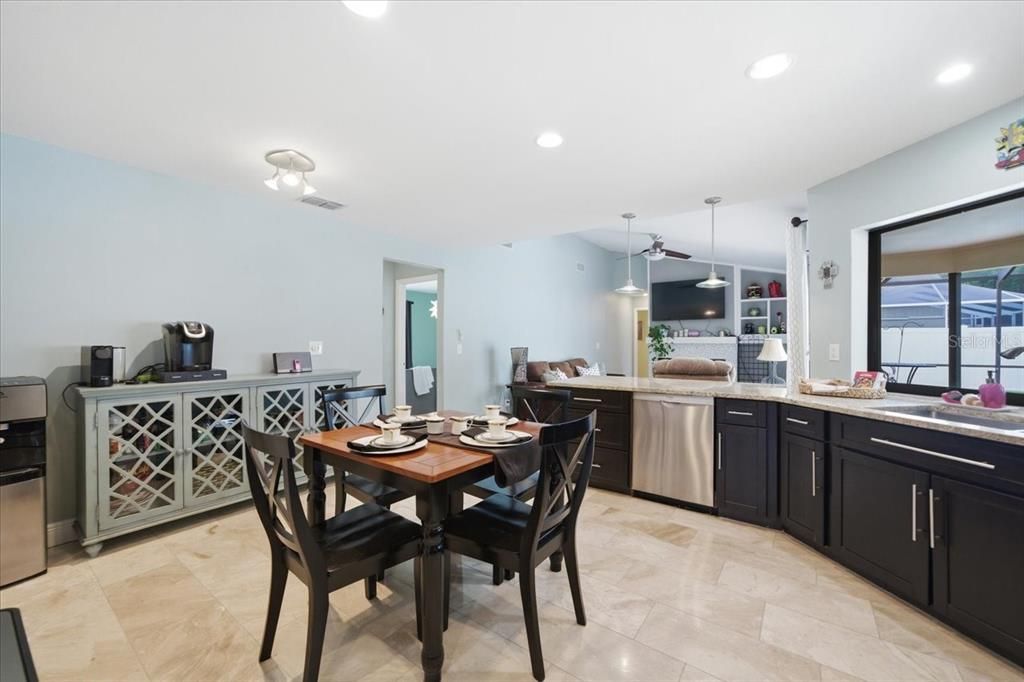 En Venta: $585,000 (4 camas, 3 baños, 1970 Pies cuadrados)