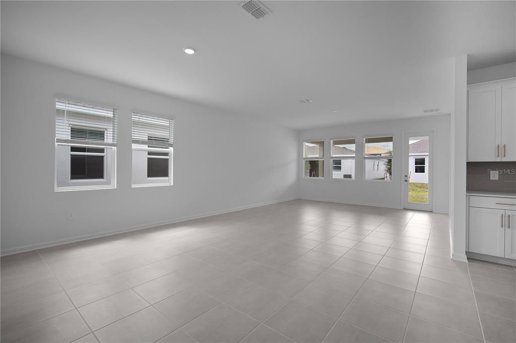 For Rent: $2,650 (4 beds, 3 baths, 2199 Square Feet)