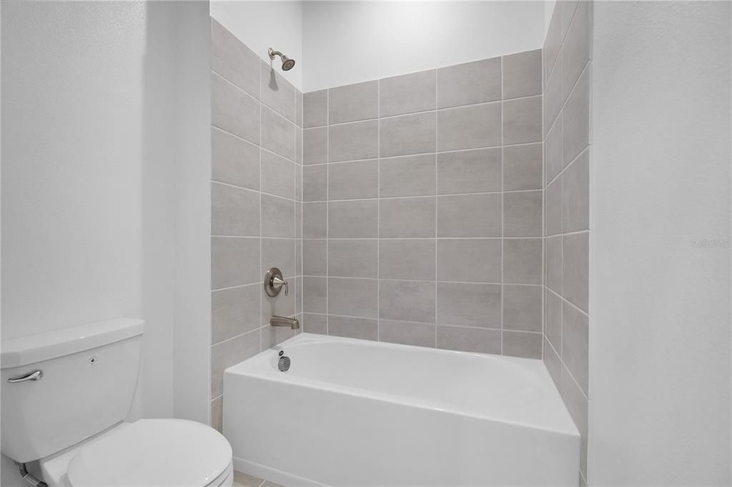 For Rent: $2,650 (4 beds, 3 baths, 2199 Square Feet)