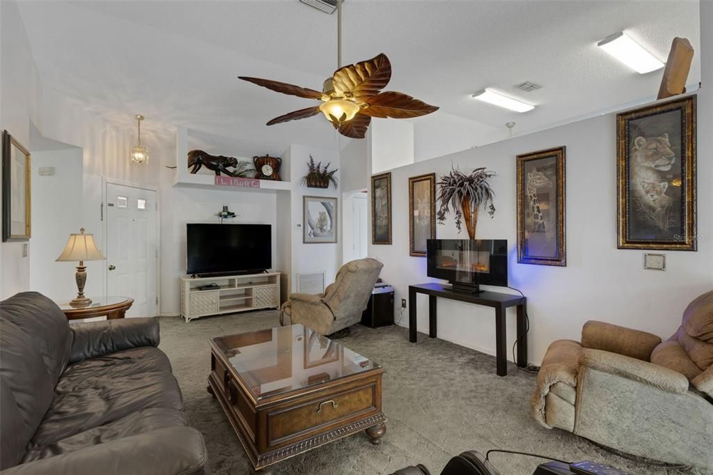 En Venta: $343,000 (3 camas, 2 baños, 1439 Pies cuadrados)