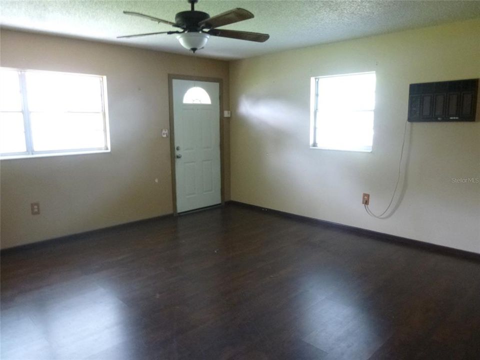 For Sale: $180,000 (2 beds, 2 baths, 968 Square Feet)
