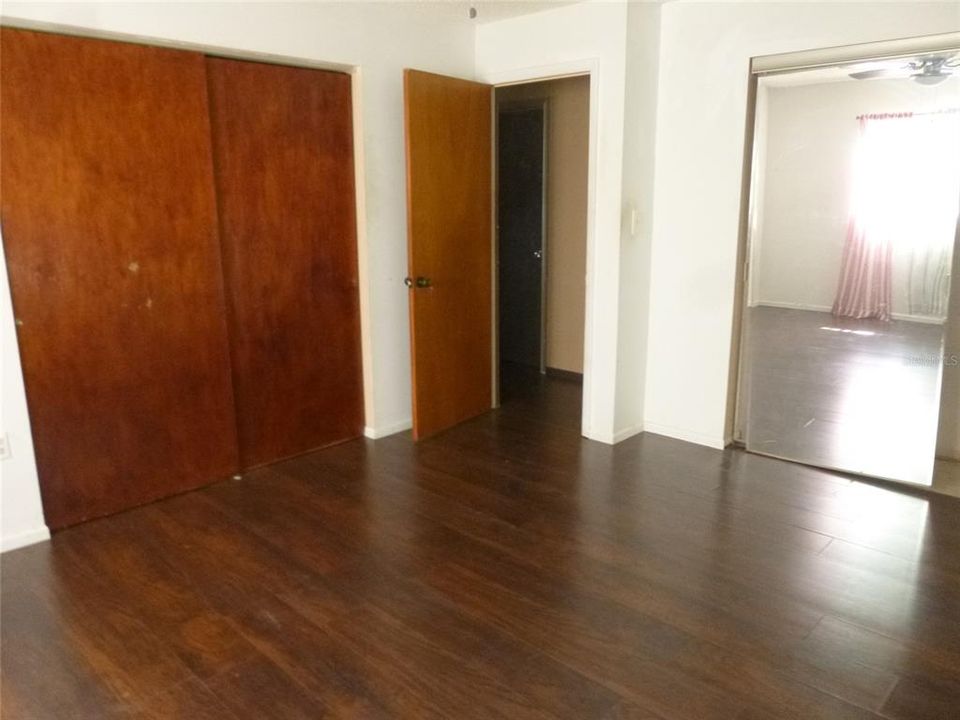 For Sale: $180,000 (2 beds, 2 baths, 968 Square Feet)
