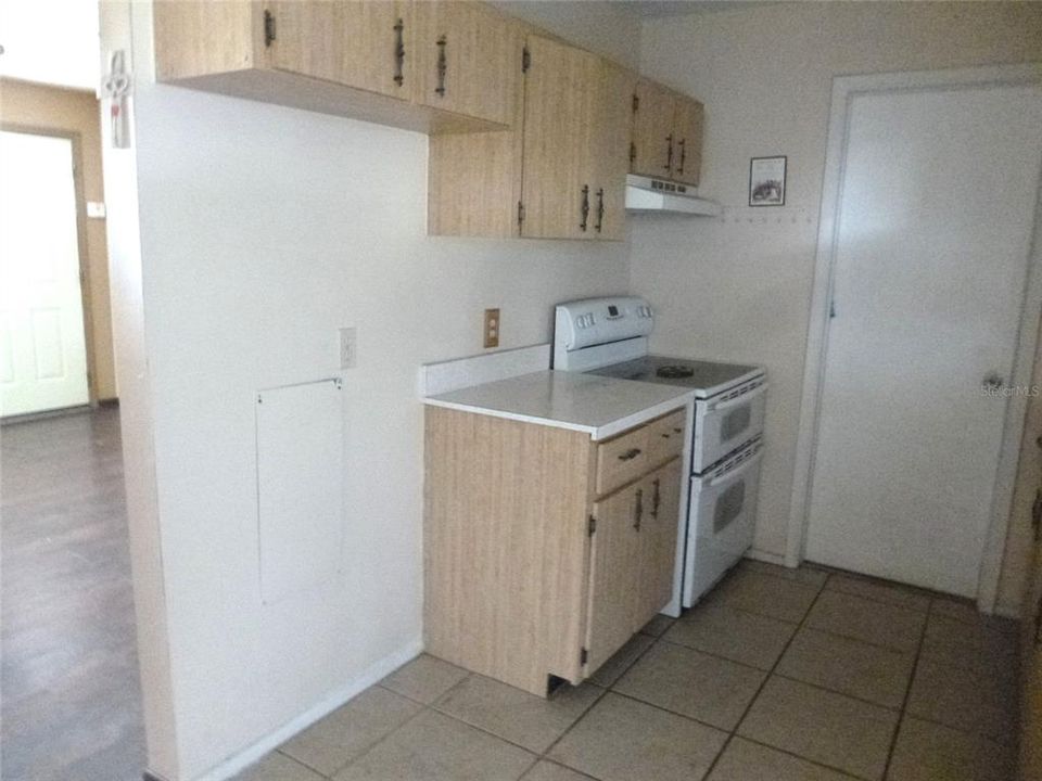 For Sale: $180,000 (2 beds, 2 baths, 968 Square Feet)