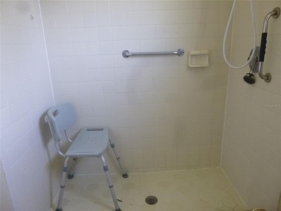For Sale: $180,000 (2 beds, 2 baths, 968 Square Feet)