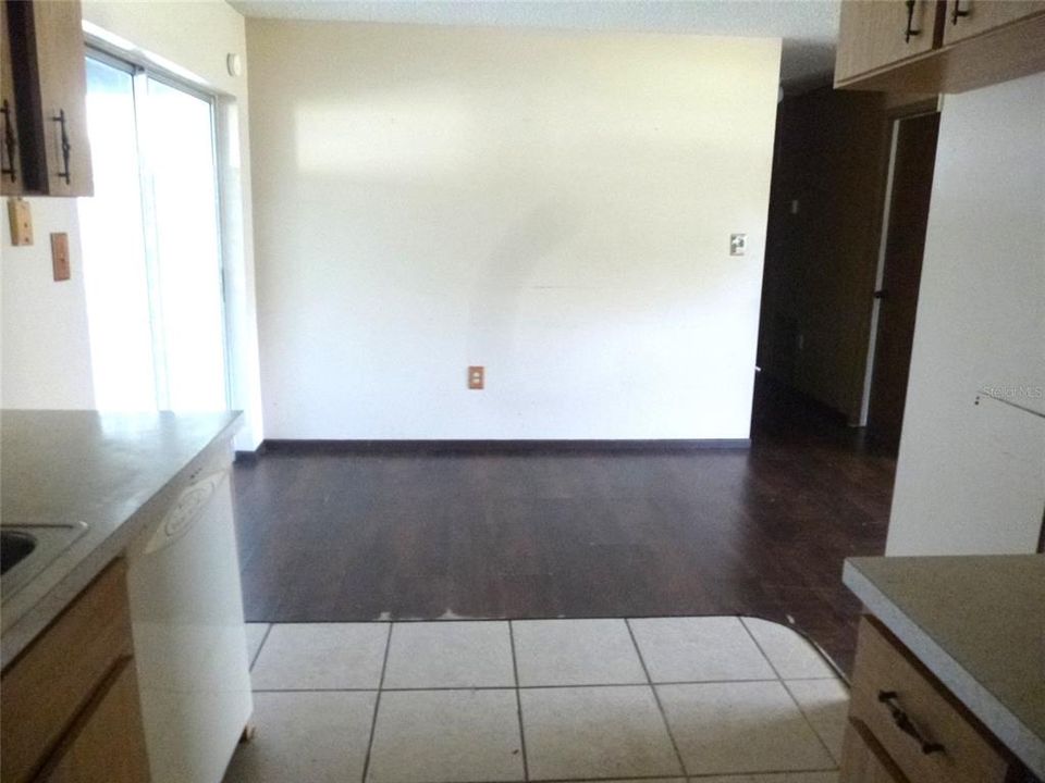 For Sale: $180,000 (2 beds, 2 baths, 968 Square Feet)