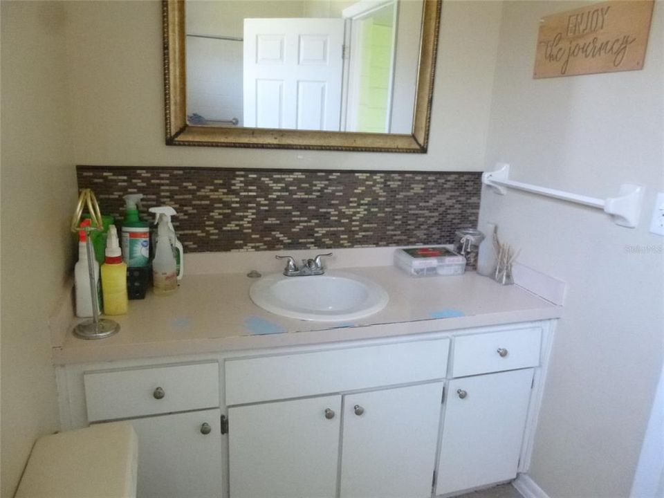 For Sale: $180,000 (2 beds, 2 baths, 968 Square Feet)