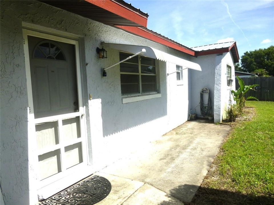 For Sale: $180,000 (2 beds, 2 baths, 968 Square Feet)