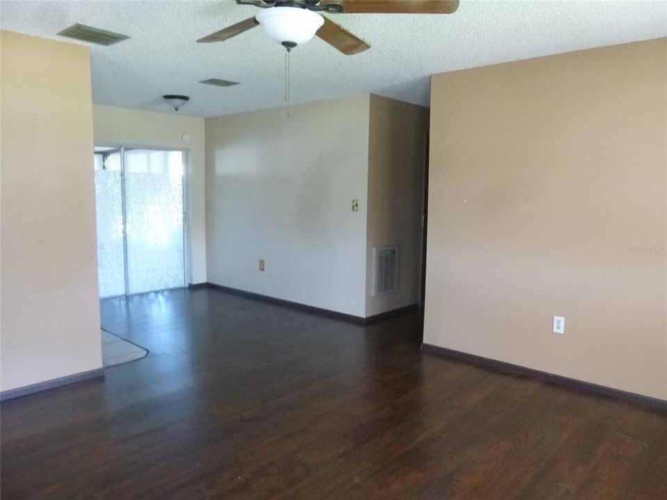 For Sale: $180,000 (2 beds, 2 baths, 968 Square Feet)