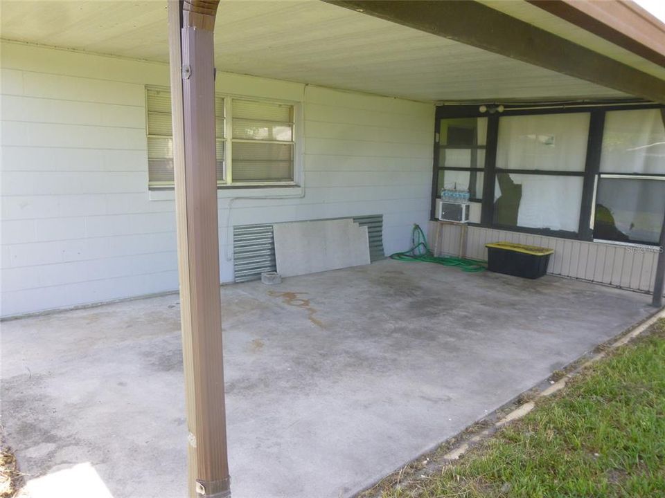 For Sale: $180,000 (2 beds, 2 baths, 968 Square Feet)