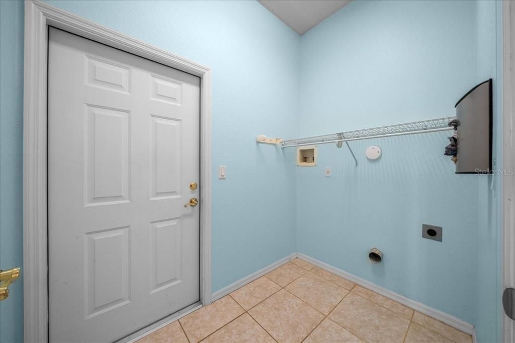 For Sale: $384,900 (3 beds, 2 baths, 2937 Square Feet)