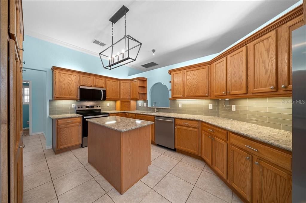 For Sale: $384,900 (3 beds, 2 baths, 2937 Square Feet)