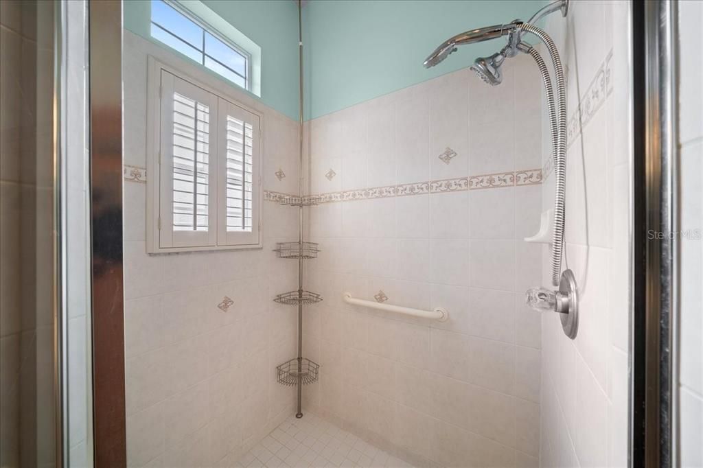 For Sale: $384,900 (3 beds, 2 baths, 2937 Square Feet)