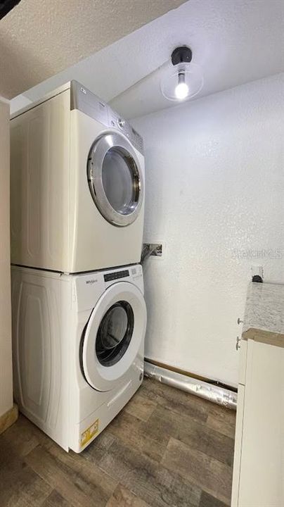 На продажу: $299,000 (2 спален, 2 ванн, 1110 Квадратных фут)