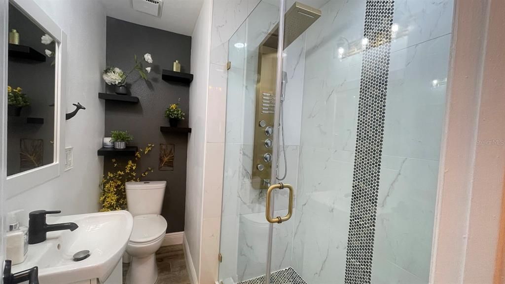 На продажу: $299,000 (2 спален, 2 ванн, 1110 Квадратных фут)