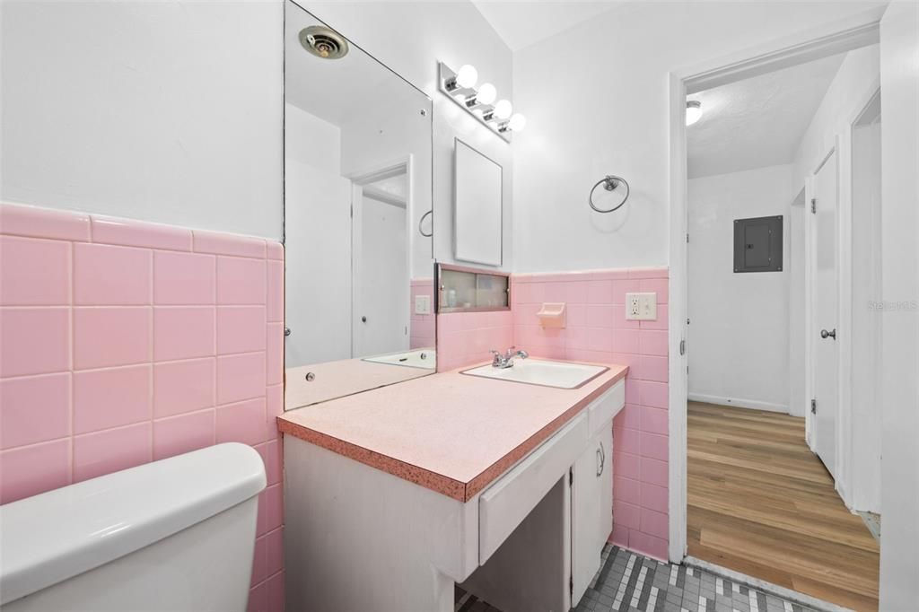 На продажу: $375,000 (5 спален, 0 ванн, 2199 Квадратных фут)