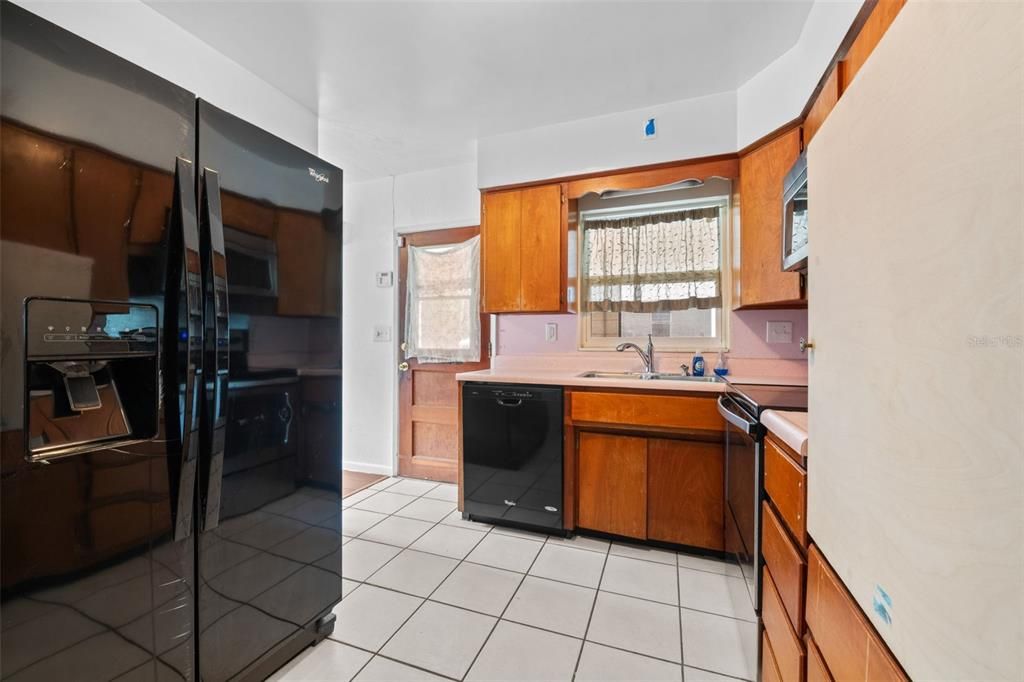 На продажу: $375,000 (5 спален, 0 ванн, 2199 Квадратных фут)