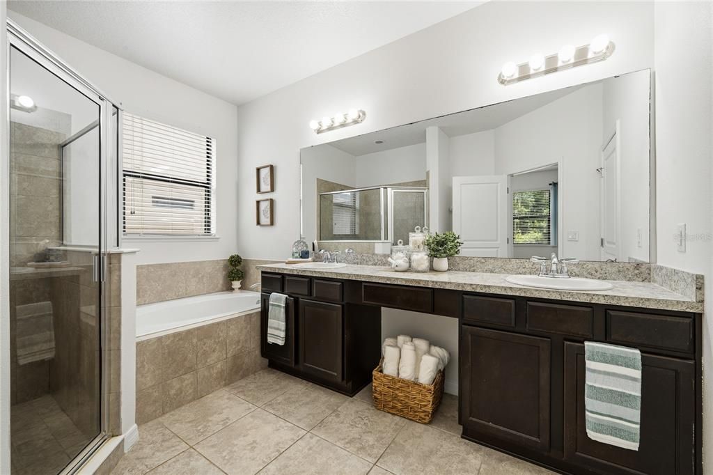 For Sale: $449,000 (4 beds, 3 baths, 2214 Square Feet)