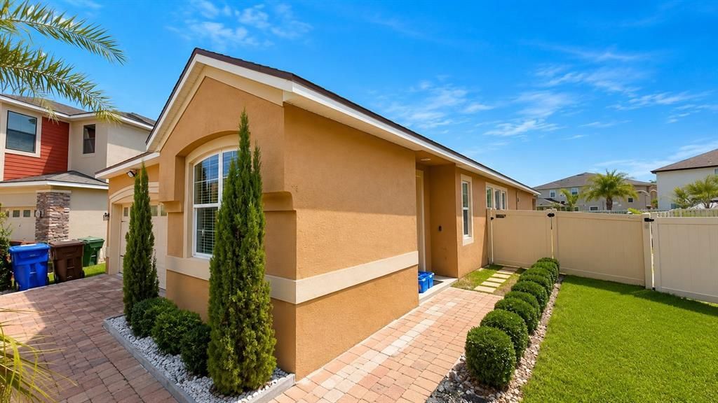 For Sale: $450,000 (3 beds, 2 baths, 1706 Square Feet)