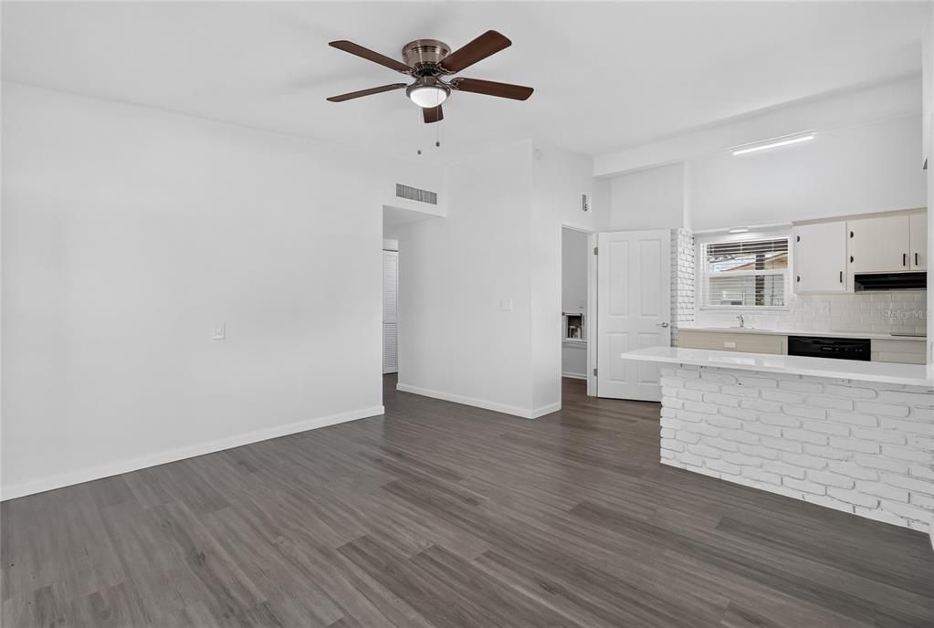For Sale: $298,000 (3 beds, 2 baths, 1693 Square Feet)