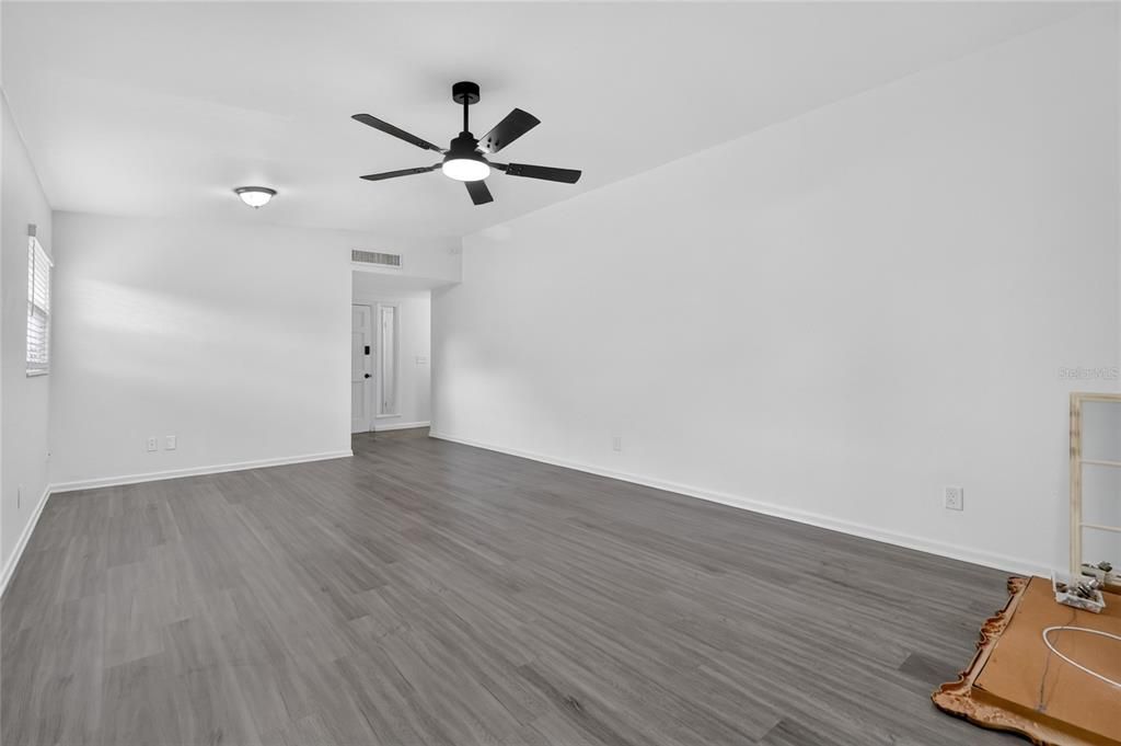 For Sale: $298,000 (3 beds, 2 baths, 1693 Square Feet)