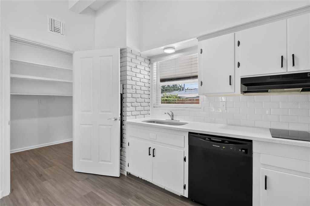 For Sale: $298,000 (3 beds, 2 baths, 1693 Square Feet)