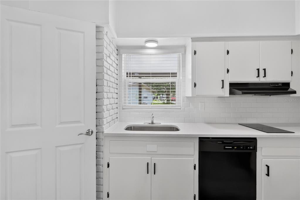 For Sale: $298,000 (3 beds, 2 baths, 1693 Square Feet)
