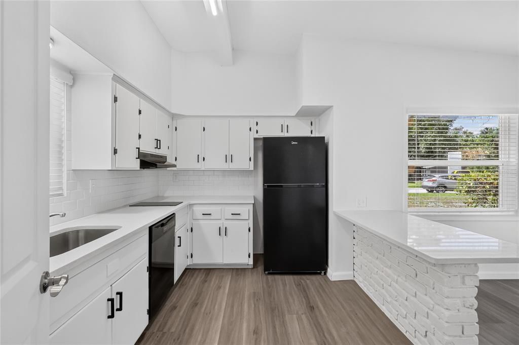 For Sale: $298,000 (3 beds, 2 baths, 1693 Square Feet)