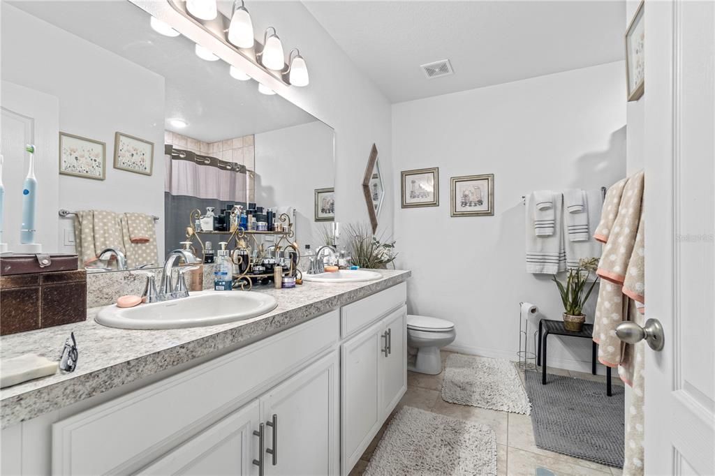 For Sale: $368,900 (4 beds, 2 baths, 1886 Square Feet)