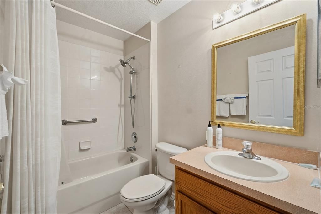 For Rent: $2,200 (3 beds, 2 baths, 1674 Square Feet)