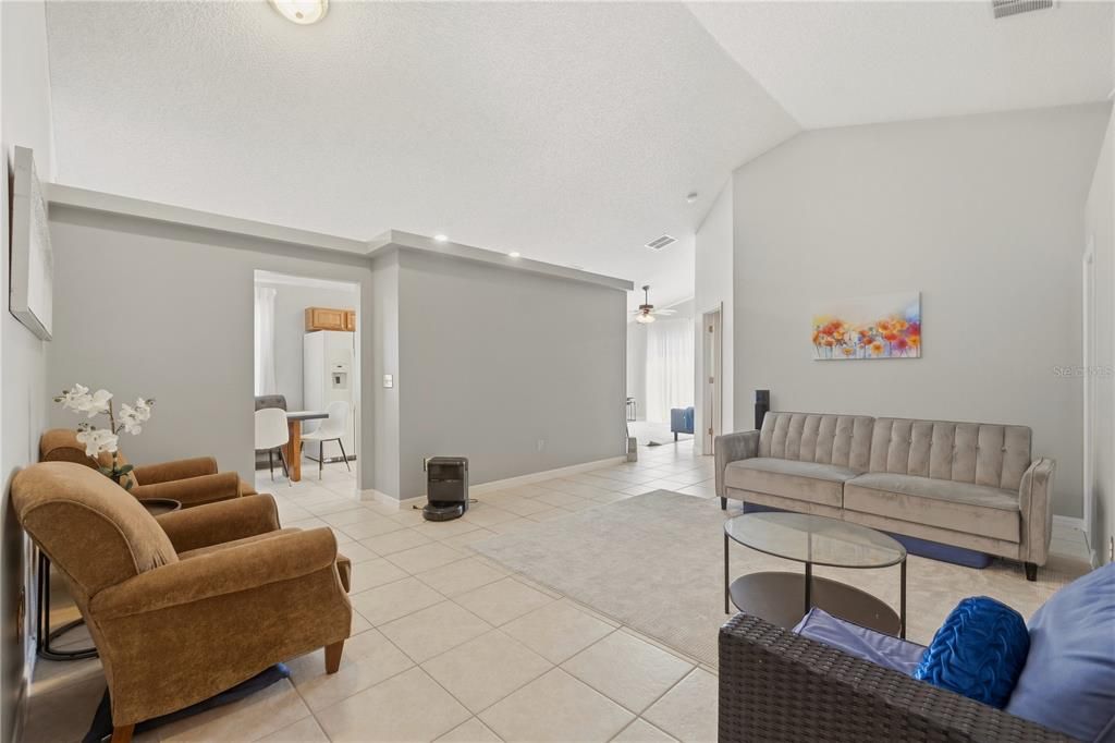 For Rent: $2,200 (3 beds, 2 baths, 1674 Square Feet)