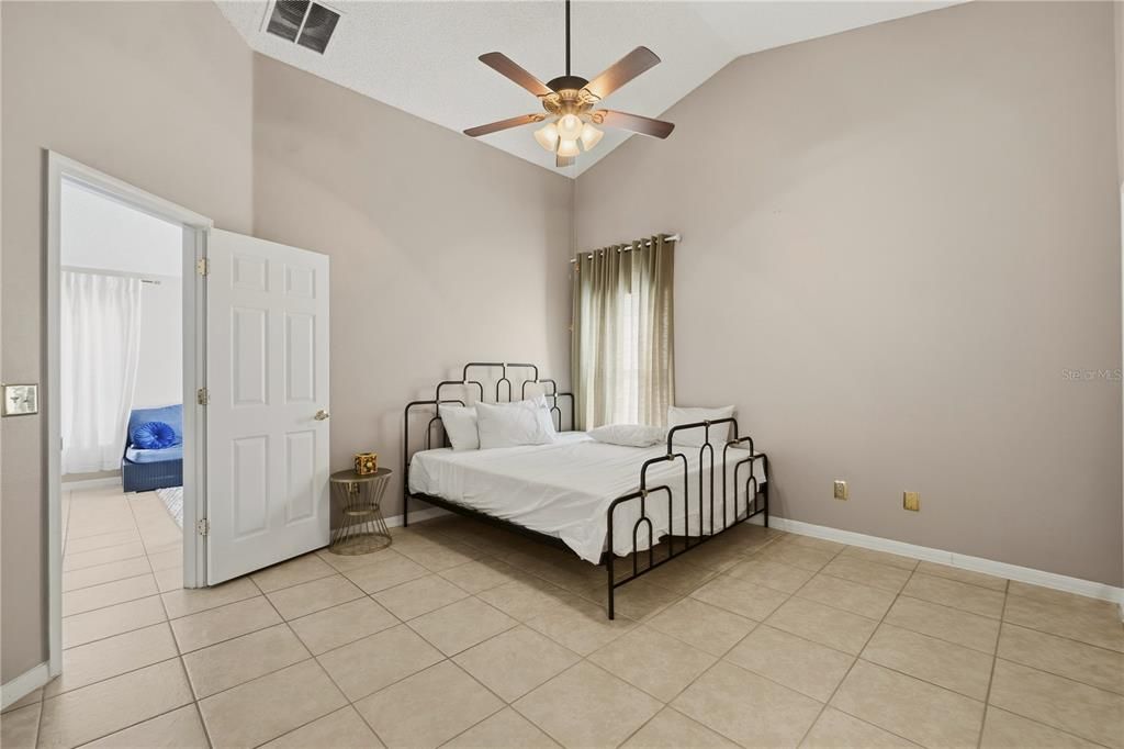 For Rent: $2,200 (3 beds, 2 baths, 1674 Square Feet)