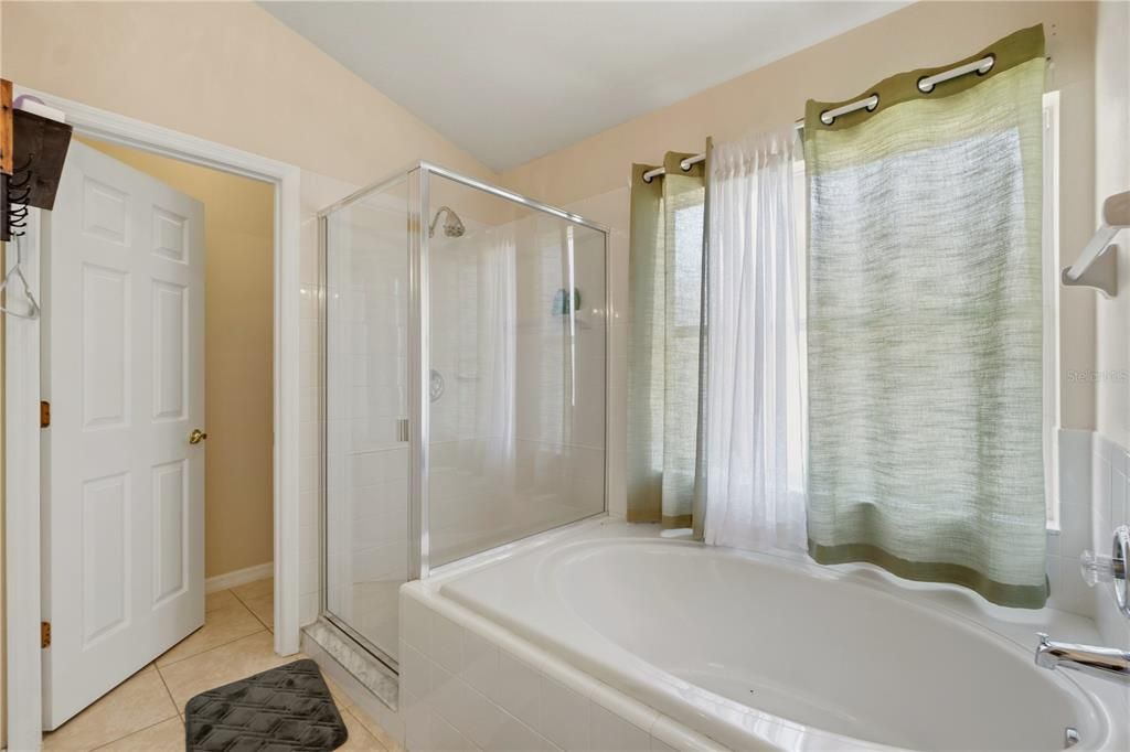 For Rent: $2,200 (3 beds, 2 baths, 1674 Square Feet)