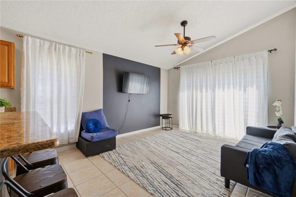 For Rent: $2,200 (3 beds, 2 baths, 1674 Square Feet)