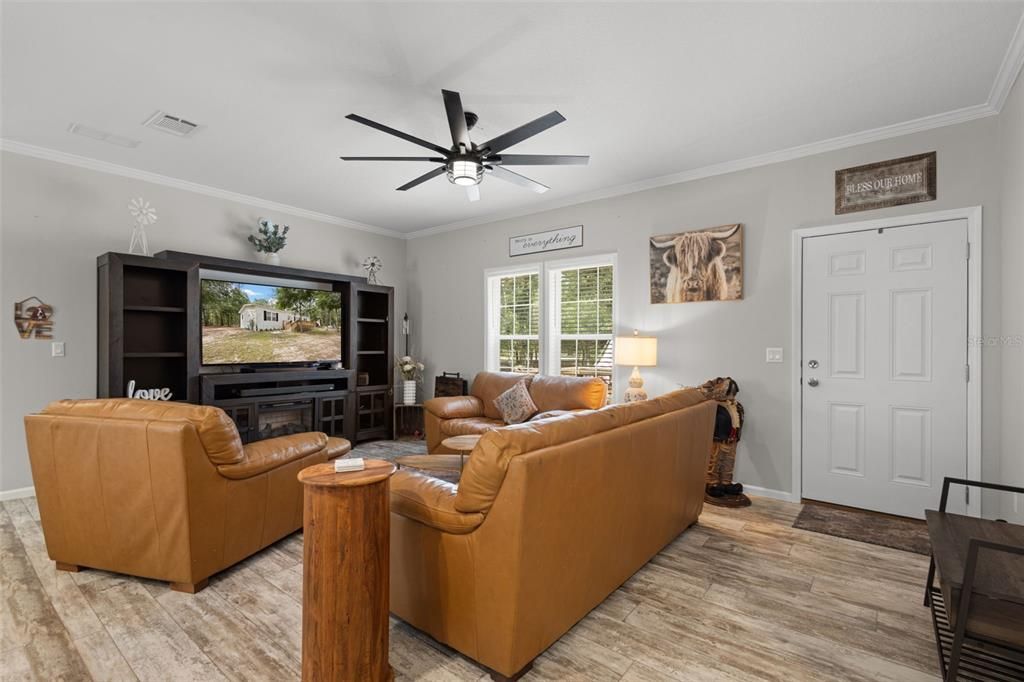 Active With Contract: $315,000 (3 beds, 2 baths, 1680 Square Feet)