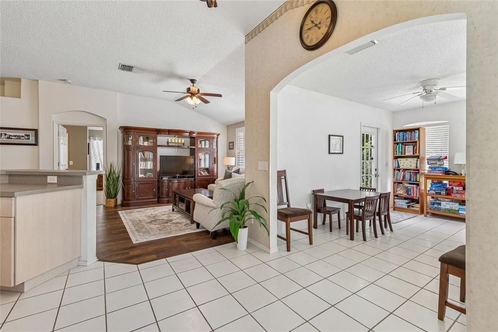 En Venta: $430,000 (3 camas, 2 baños, 1718 Pies cuadrados)