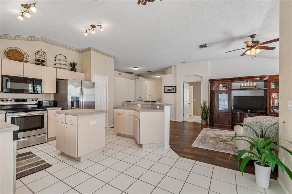 En Venta: $430,000 (3 camas, 2 baños, 1718 Pies cuadrados)