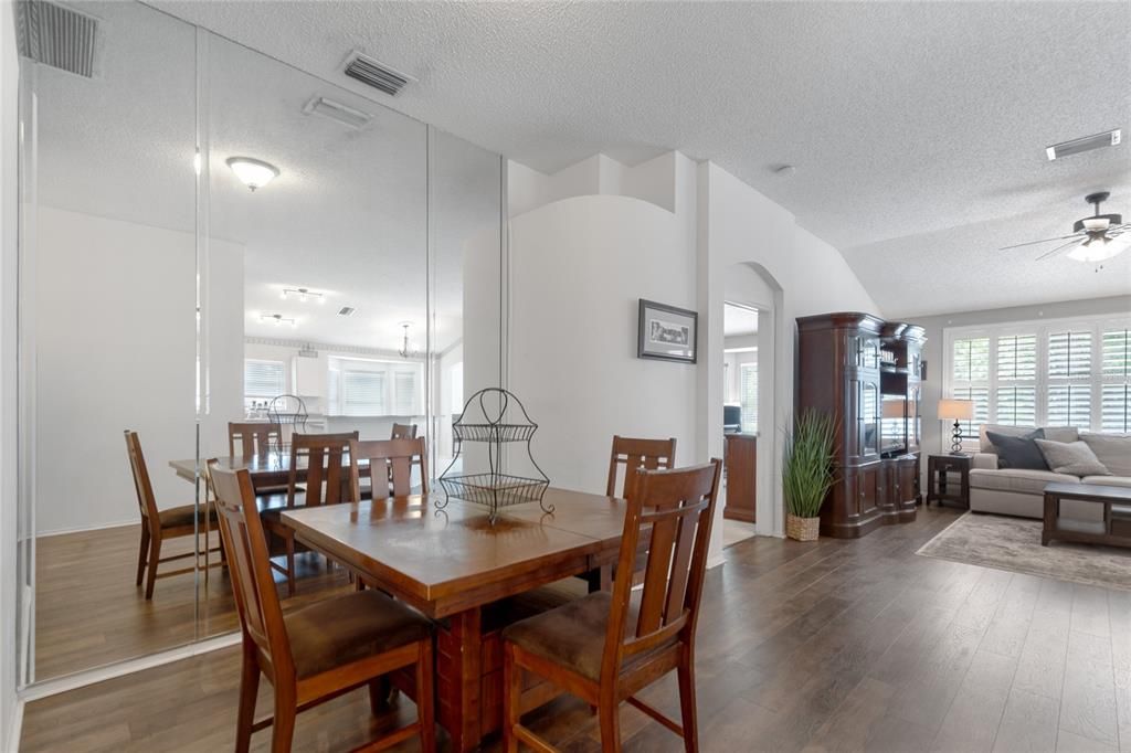 En Venta: $430,000 (3 camas, 2 baños, 1718 Pies cuadrados)
