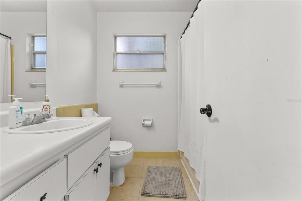 En Venta: $265,000 (3 camas, 2 baños, 1056 Pies cuadrados)